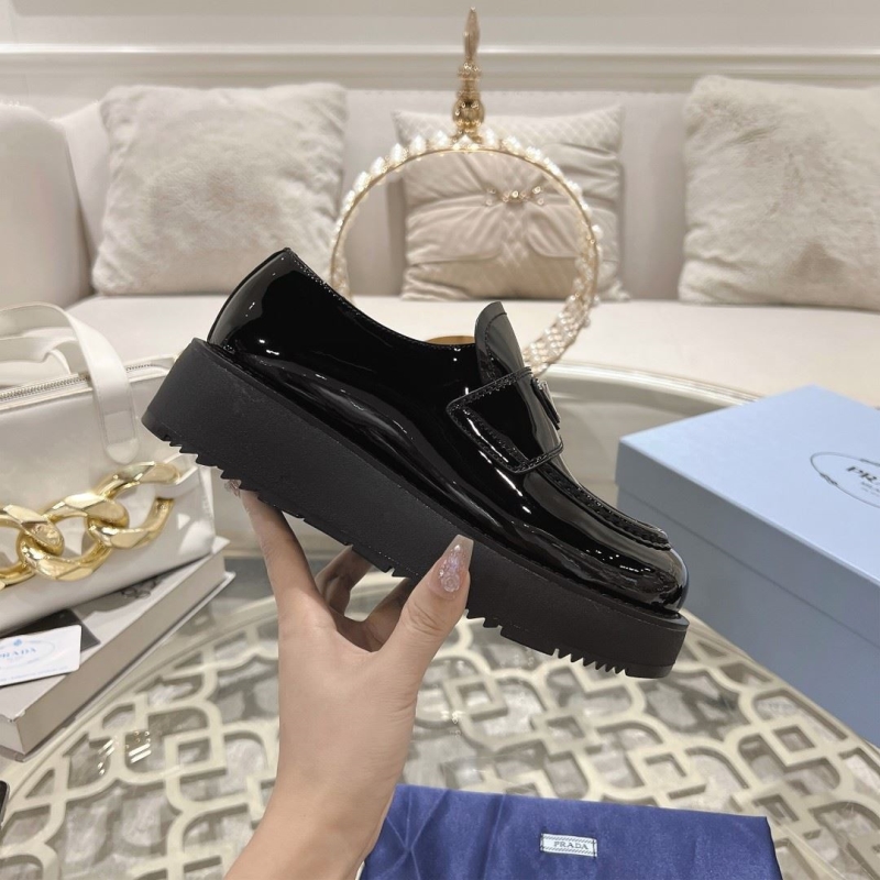Pra*a leather shoes